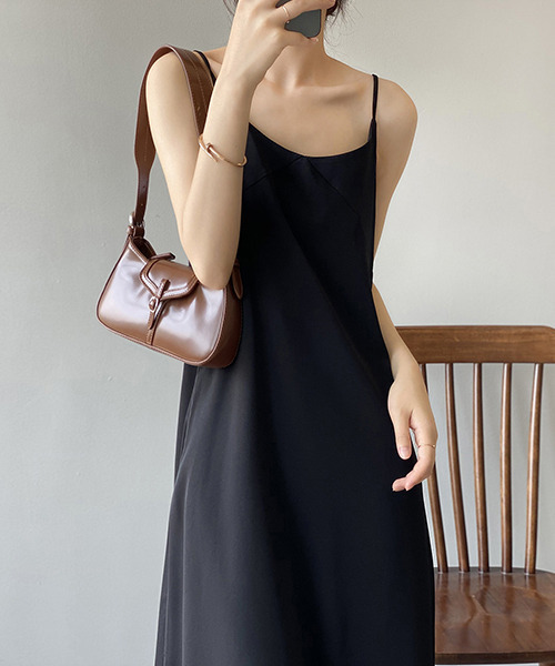 c.u.l(シーユーエル)の「【c.u.l:w】シンプルキャミソールワンピース culw188(ワンピース・レディース・マスタード/ブラック・L/M)」の3枚目の写真