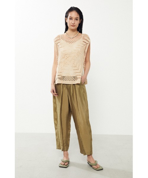 BLACK BY MOUSSY（ブラックバイマウジー）の「satin cocoon pants（サテンコクーンパンツ）（その他パンツ・レディース・ブラック/カーキ/ブルー・1/2）」の4枚目の写真