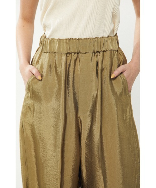 BLACK BY MOUSSY（ブラックバイマウジー）の「satin cocoon pants（サテンコクーンパンツ）（その他パンツ・レディース・ブラック/カーキ/ブルー・1/2）」の8枚目の写真