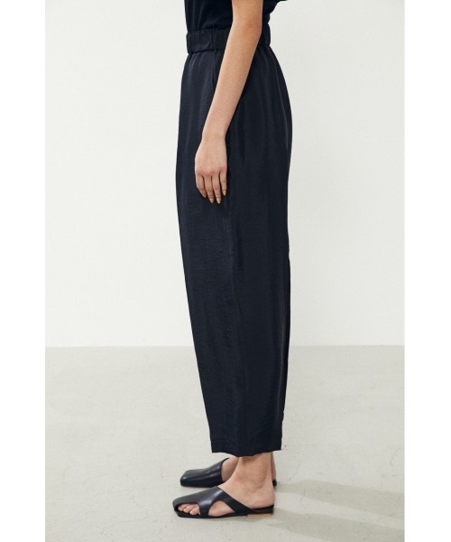 BLACK BY MOUSSY（ブラックバイマウジー）の「satin cocoon pants（サテンコクーンパンツ）（その他パンツ・レディース・ブラック/カーキ/ブルー・1/2）」の14枚目の写真
