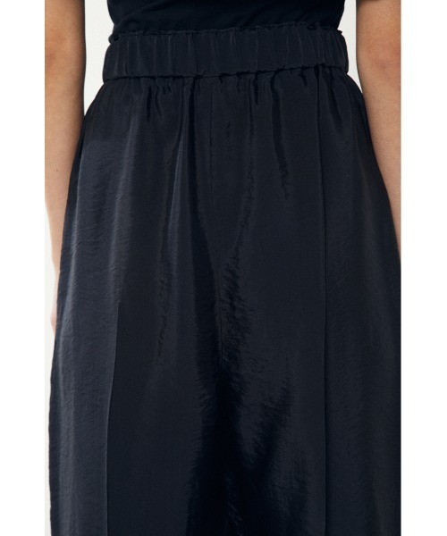 BLACK BY MOUSSY（ブラックバイマウジー）の「satin cocoon pants（サテンコクーンパンツ）（その他パンツ・レディース・ブラック/カーキ/ブルー・1/2）」の17枚目の写真