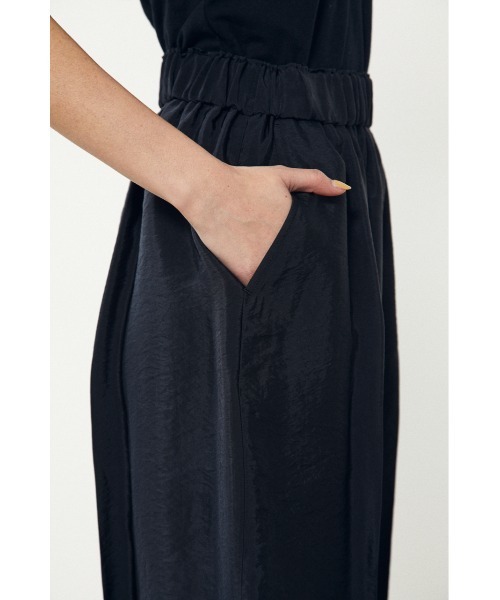 BLACK BY MOUSSY（ブラックバイマウジー）の「satin cocoon pants（サテンコクーンパンツ）（その他パンツ・レディース・ブラック/カーキ/ブルー・1/2）」の18枚目の写真