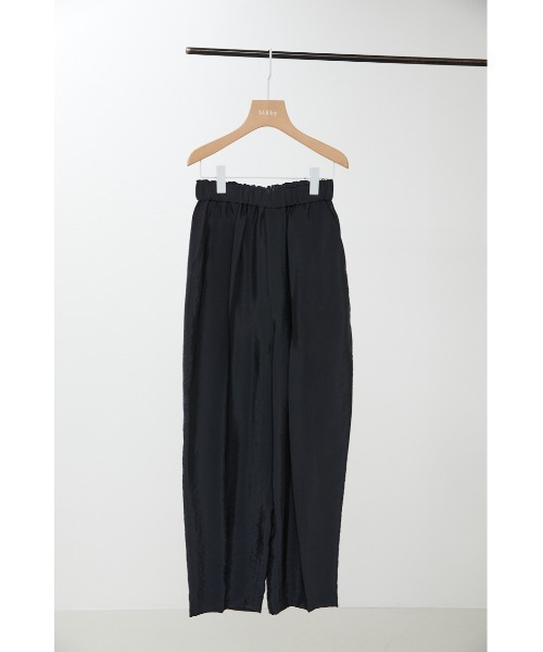BLACK BY MOUSSY（ブラックバイマウジー）の「satin cocoon pants（サテンコクーンパンツ）（その他パンツ・レディース・ブラック/カーキ/ブルー・1/2）」の19枚目の写真
