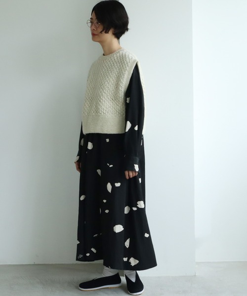 yuni（ユニ　）の「ネパールハンドニット　short vest（ベスト・レディース・ブラック/アイボリー・FREE）」の12枚目の写真
