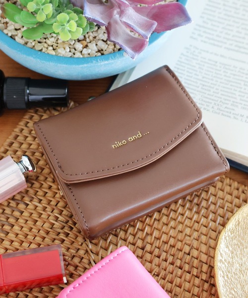 niko and...（ニコアンド）の「オリジナルロゴがま口ミニ財布（財布・レディース・ブラック/グリーン/その他2/その他4/ライトピンク/その他5/ブルー/セージグリーン/桜/レッド/アイボリー/ライラック/梅/ナチュラル/スモーク/ゴールド/ブラック系その他/レッド系その他・0）」の5枚目の写真