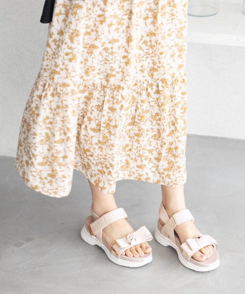 earth music&ecology（アースミュージックアンドエコロジー）の「リボンスポーツサンダル【earth　music＆ecology】（サンダル・レディース・ブラック/アイボリー/グレー・SMALL/MEDIUM/LARGE/X-LARGE）」の2枚目の写真