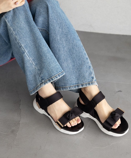 earth music&ecology（アースミュージックアンドエコロジー）の「リボンスポーツサンダル【earth　music＆ecology】（サンダル・レディース・ブラック/アイボリー/グレー・SMALL/MEDIUM/LARGE/X-LARGE）」の3枚目の写真