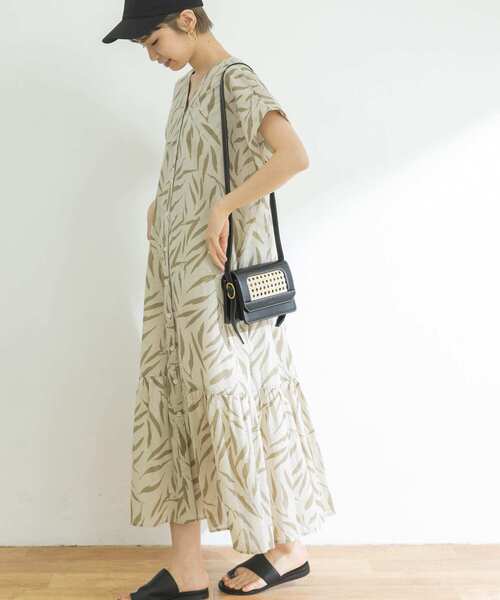 URBAN RESEARCH（アーバンリサーチ）の「Leafプリントティアードワンピース（ワンピース・レディース・ベージュ系その他/ブラウン系その他・FREE）」の4枚目の写真