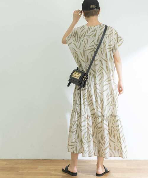 URBAN RESEARCH（アーバンリサーチ）の「Leafプリントティアードワンピース（ワンピース・レディース・ベージュ系その他/ブラウン系その他・FREE）」の11枚目の写真