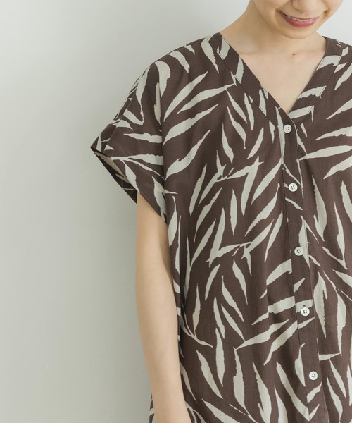 URBAN RESEARCH（アーバンリサーチ）の「Leafプリントティアードワンピース（ワンピース・レディース・ベージュ系その他/ブラウン系その他・FREE）」の13枚目の写真