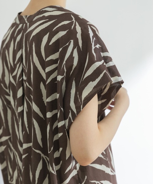 URBAN RESEARCH（アーバンリサーチ）の「Leafプリントティアードワンピース（ワンピース・レディース・ベージュ系その他/ブラウン系その他・FREE）」の14枚目の写真