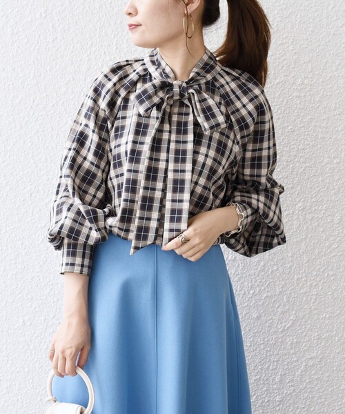 SHIPS(シップス)の「*〈手洗い可能〉2WAYボウタイブラウス◆(シャツ/ブラウス・レディース・ライトグレー/ベージュ/ネイビー/グリーン・ONE SIZE)」の11枚目の写真