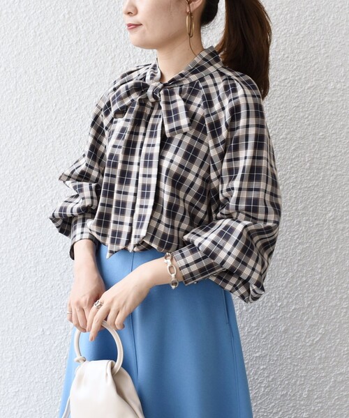 SHIPS(シップス)の「*〈手洗い可能〉2WAYボウタイブラウス◆(シャツ/ブラウス・レディース・ライトグレー/ベージュ/ネイビー/グリーン・ONE SIZE)」の10枚目の写真