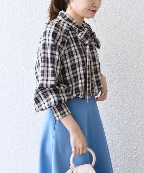 SHIPS(シップス)の「*〈手洗い可能〉2WAYボウタイブラウス◆(シャツ/ブラウス・レディース・ライトグレー/ベージュ/ネイビー/グリーン・ONE SIZE)」の8枚目の写真