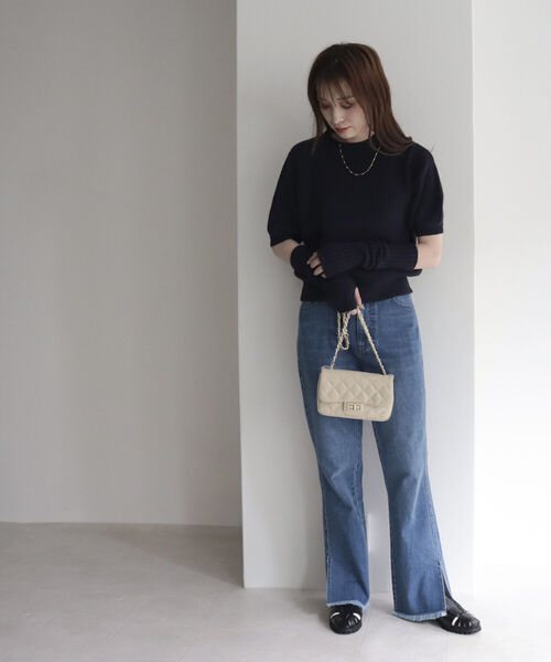 fredy emue（フレディエミュ）の「裾スリットデニム（デニムパンツ・レディース・ブラック/ブルー・38/36）」の3枚目の写真