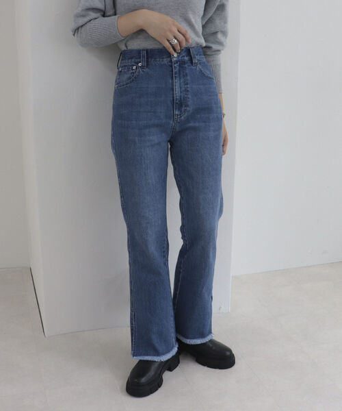 fredy emue（フレディエミュ）の「裾スリットデニム（デニムパンツ・レディース・ブラック/ブルー・38/36）」の16枚目の写真