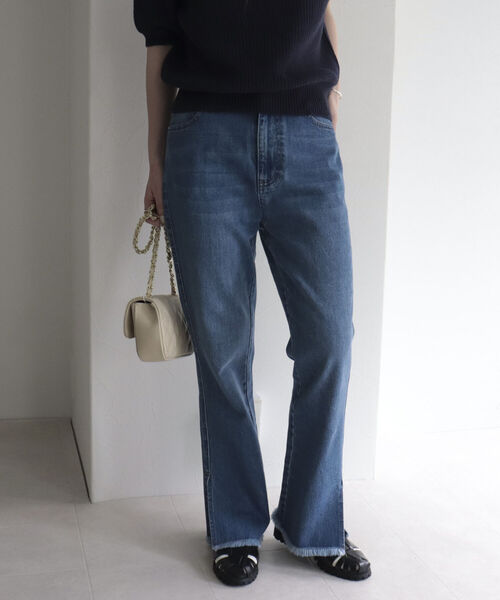 fredy emue（フレディエミュ）の「裾スリットデニム（デニムパンツ・レディース・ブラック/ブルー・38/36）」の22枚目の写真