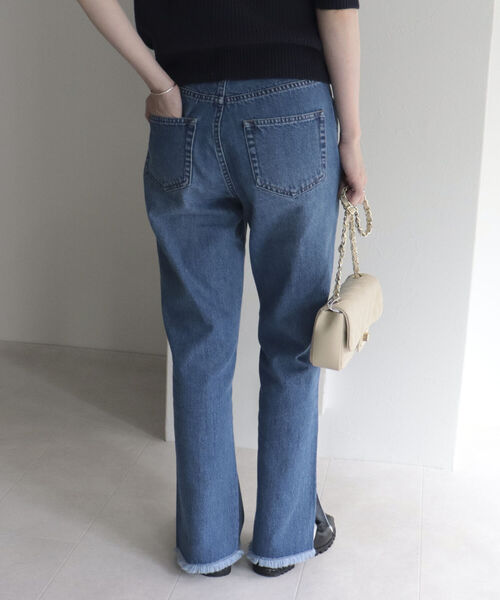 fredy emue（フレディエミュ）の「裾スリットデニム（デニムパンツ・レディース・ブラック/ブルー・38/36）」の13枚目の写真