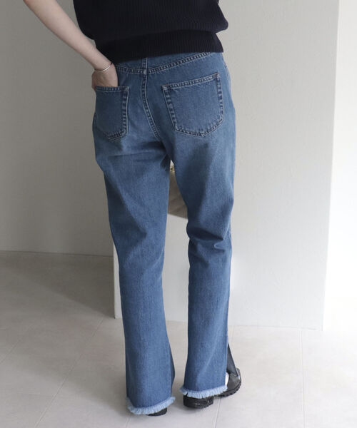 fredy emue（フレディエミュ）の「裾スリットデニム（デニムパンツ・レディース・ブラック/ブルー・38/36）」の7枚目の写真