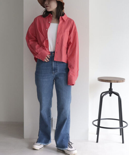 fredy emue（フレディエミュ）の「裾スリットデニム（デニムパンツ・レディース・ブラック/ブルー・38/36）」の4枚目の写真