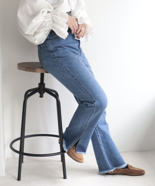 fredy emue（フレディエミュ）の「裾スリットデニム（デニムパンツ・レディース・ブラック/ブルー・38/36）」の20枚目の写真