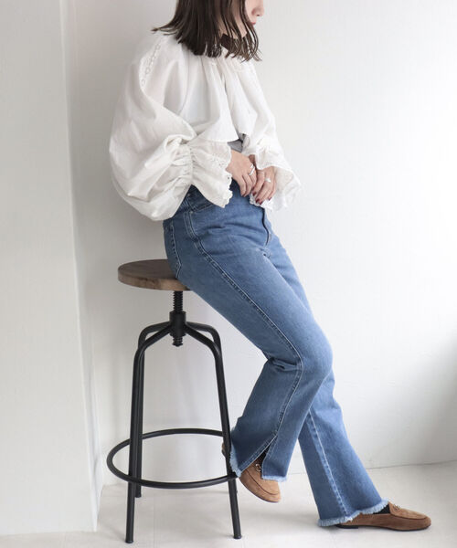 fredy emue（フレディエミュ）の「裾スリットデニム（デニムパンツ・レディース・ブラック/ブルー・38/36）」の14枚目の写真