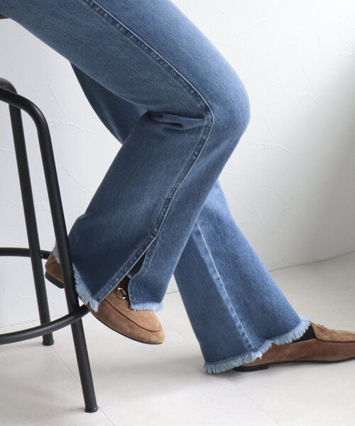 fredy emue（フレディエミュ）の「裾スリットデニム（デニムパンツ・レディース・ブラック/ブルー・38/36）」の8枚目の写真