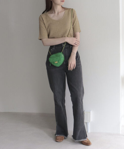 fredy emue（フレディエミュ）の「裾スリットデニム（デニムパンツ・レディース・ブラック/ブルー・38/36）」の5枚目の写真