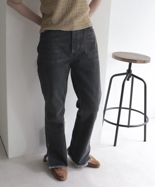 fredy emue（フレディエミュ）の「裾スリットデニム（デニムパンツ・レディース・ブラック/ブルー・38/36）」の12枚目の写真