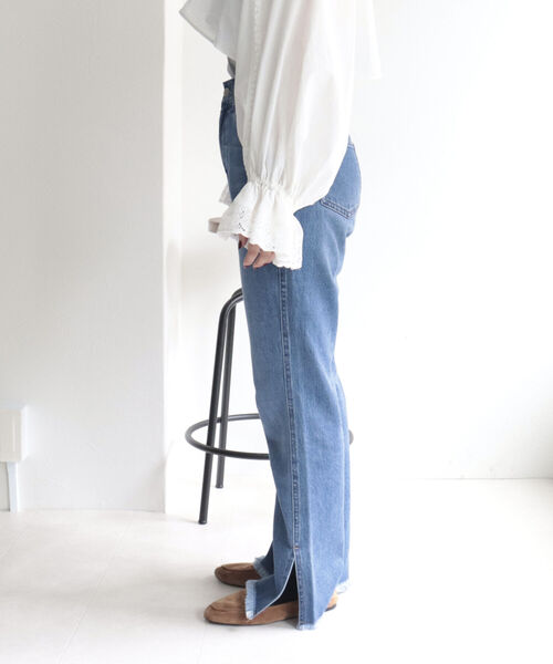 fredy emue（フレディエミュ）の「裾スリットデニム（デニムパンツ・レディース・ブラック/ブルー・38/36）」の21枚目の写真