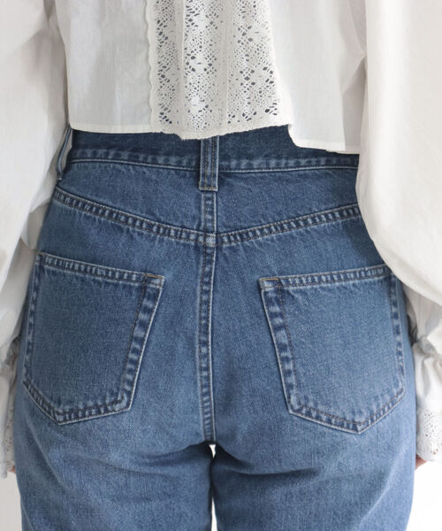 fredy emue（フレディエミュ）の「裾スリットデニム（デニムパンツ・レディース・ブラック/ブルー・38/36）」の6枚目の写真