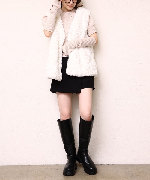 one after another NICE CLAUP（ワンアフターアナザーナイスクラップ）の「袖を外してベストにもなる/フェイクファーマルチWAYコート（ノーカラーコート・レディース・オフホワイト/アイボリー/モカ・FREE）」の4枚目の写真