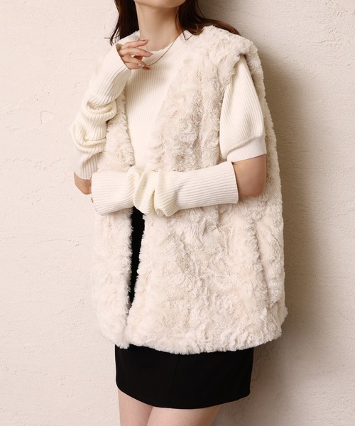 one after another NICE CLAUP（ワンアフターアナザーナイスクラップ）の「袖を外してベストにもなる/フェイクファーマルチWAYコート（ノーカラーコート・レディース・オフホワイト/アイボリー/モカ・FREE）」の19枚目の写真