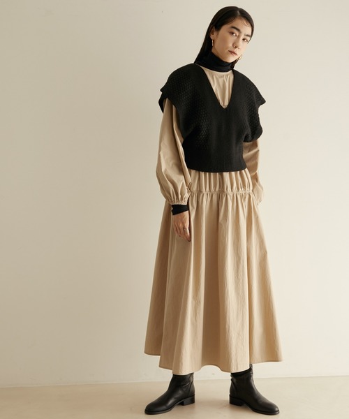 SALON adam et rope'（サロン アダム エ ロペ）の「【WEB限定】[セットアイテム]レイヤードベストセットワンピース（ワンピース・レディース・ブラック/ベージュ・FREE）」の3枚目の写真