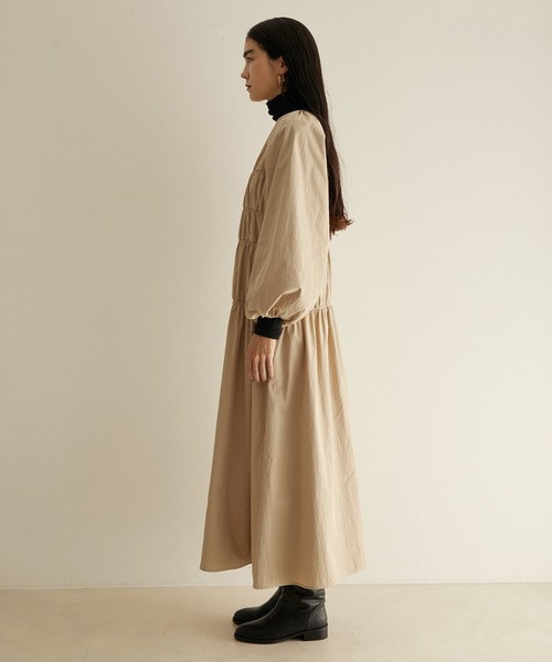 SALON adam et rope'（サロン アダム エ ロペ）の「【WEB限定】[セットアイテム]レイヤードベストセットワンピース（ワンピース・レディース・ブラック/ベージュ・FREE）」の4枚目の写真