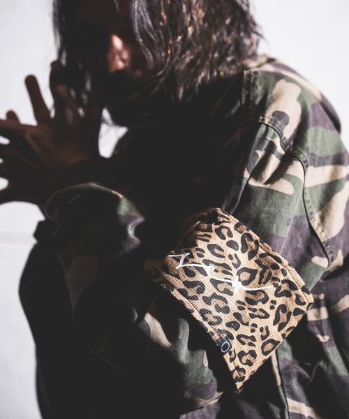 NOISESCAPE(ノイズスケープ)の「ab1519-Leopard pattern print design armband アームバンド(アームカバー・メンズ・ブルー系その他2/ブルー系その他/イエロー系その他/イエロー系その他2/ブルー/キャメル・FREE)」の18枚目の写真