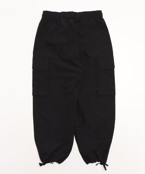 JOHN'S CLOSET（ジョンズクローゼット）の「【3】ポリ撥水 ストレッチ バルーンカーゴパンツ（カーゴパンツ・メンズ・カーキ/ベージュ系その他/ブラック・LARGE/X-LARGE/MEDIUM）」の4枚目の写真