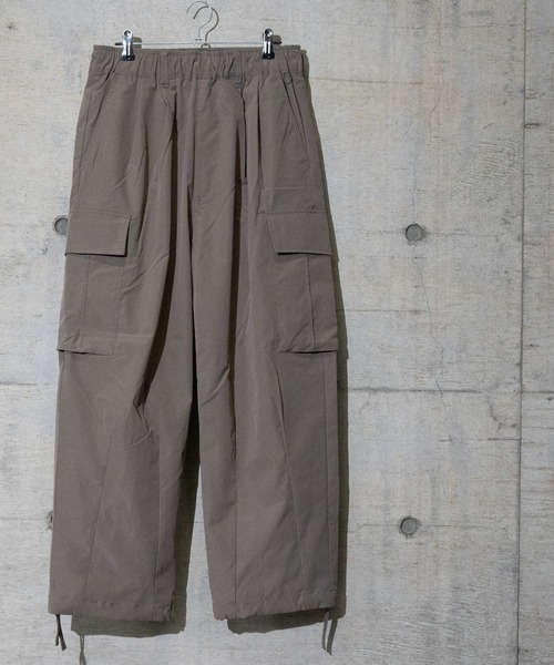 JOHN'S CLOSET（ジョンズクローゼット）の「【3】ポリ撥水 ストレッチ バルーンカーゴパンツ（カーゴパンツ・メンズ・カーキ/ベージュ系その他/ブラック・LARGE/X-LARGE/MEDIUM）」の2枚目の写真