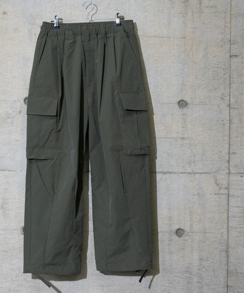 JOHN'S CLOSET（ジョンズクローゼット）の「【3】ポリ撥水 ストレッチ バルーンカーゴパンツ（カーゴパンツ・メンズ・カーキ/ベージュ系その他/ブラック・LARGE/X-LARGE/MEDIUM）」の3枚目の写真