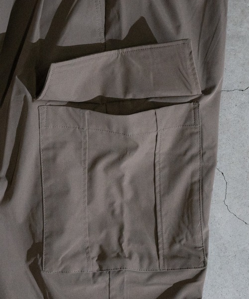 JOHN'S CLOSET（ジョンズクローゼット）の「【3】ポリ撥水 ストレッチ バルーンカーゴパンツ（カーゴパンツ・メンズ・カーキ/ベージュ系その他/ブラック・LARGE/X-LARGE/MEDIUM）」の8枚目の写真