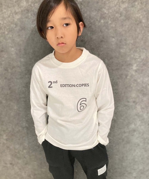 THE CASUAL(カジュアル)の「選べる20カラープリント長袖Tシャツ(Tシャツ/カットソー・キッズ・モカ/カーキ/ホワイト系/ブラック系2/ネイビー系/ブラウン/ベージュ/ホワイト系1/オフホワイト/杢グレー/ベージュ系/ネイビー/ブラック/ブラック系3/ブルー/ホワイト系2/ベージュ系1/ブラック系1/ブラック系/ブラウン系・110cm/120cm/130cm/140cm/150cm/160cm)」の1枚目の写真