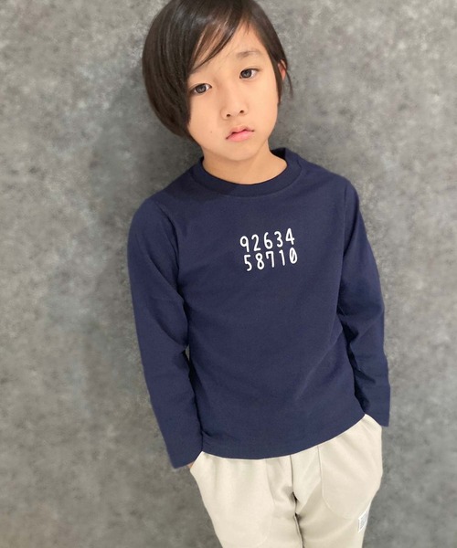 THE CASUAL(カジュアル)の「選べる20カラープリント長袖Tシャツ(Tシャツ/カットソー・キッズ・モカ/カーキ/ホワイト系/ブラック系2/ネイビー系/ブラウン/ベージュ/ホワイト系1/オフホワイト/杢グレー/ベージュ系/ネイビー/ブラック/ブラック系3/ブルー/ホワイト系2/ベージュ系1/ブラック系1/ブラック系/ブラウン系・110cm/120cm/130cm/140cm/150cm/160cm)」の18枚目の写真