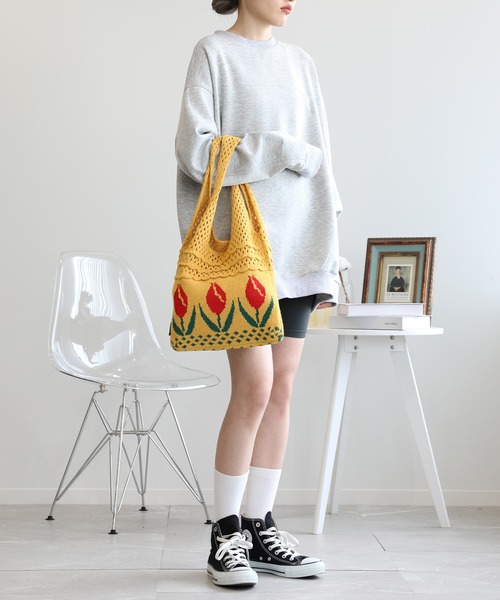 aimoha(アイモハ)の「透かし編み チューリップニットトートバッグ(トートバッグ・レディース・ベージュ/パープル/ホワイト/チョコ/グリーン/ピンク/イエロー/オレンジ/グレー/ブルー・FREE)」の8枚目の写真