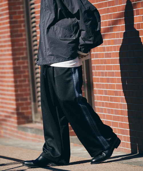 JOURNAL STANDARD（ジャーナルスタンダード）の「IKAT PATTERN トラックパンツ（その他パンツ・メンズ・チャコールグレー/グレー/ブラック/ブルー系その他・MEDIUM/LARGE）」の9枚目の写真