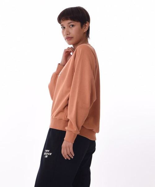NEW BALANCE（ニューバランス）の「NB Essentials グラフィック スウェットクルー（スウェット・レディース・ライトブラウン/ブラック/ライトグレー・X-LARGE/LARGE/MEDIUM/SMALL）」の13枚目の写真
