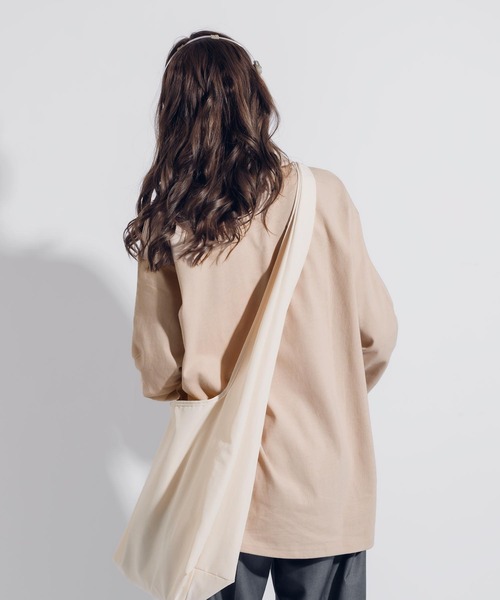 MUHET(ミュエータ)の「襟付きVネックロンT(Tシャツ/カットソー・レディース・ネイビー/ライトベージュ・X-LARGE/MEDIUM)」の22枚目の写真