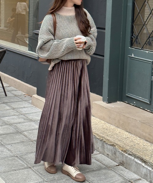 COCOMOMO（ココモモ）の「ベロア プリーツ ロング フレア スカート（スカート・レディース・ライトブラウン/ブラック/アイボリー/グリーン・FREE）」の9枚目の写真