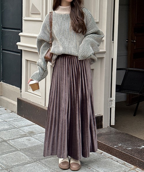 COCOMOMO（ココモモ）の「ベロア プリーツ ロング フレア スカート（スカート・レディース・ライトブラウン/ブラック/アイボリー/グリーン・FREE）」の11枚目の写真