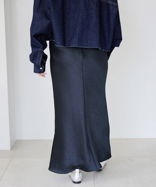 IENA（イエナ）の「ダブルサテンスカート（スカート・レディース・ライトグレー/ホワイト系その他/ネイビー・36/34/38）」の6枚目の写真