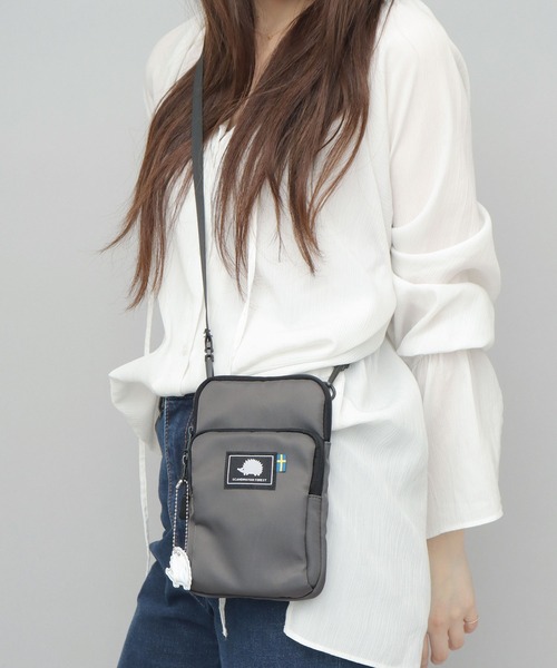 melitum 撥水ナイロンメッセンジャーバッグ 黒 カラビナ付き meltum - 【残りわずか】Nylon Messenger Bag | ACRMTSM ONLINE